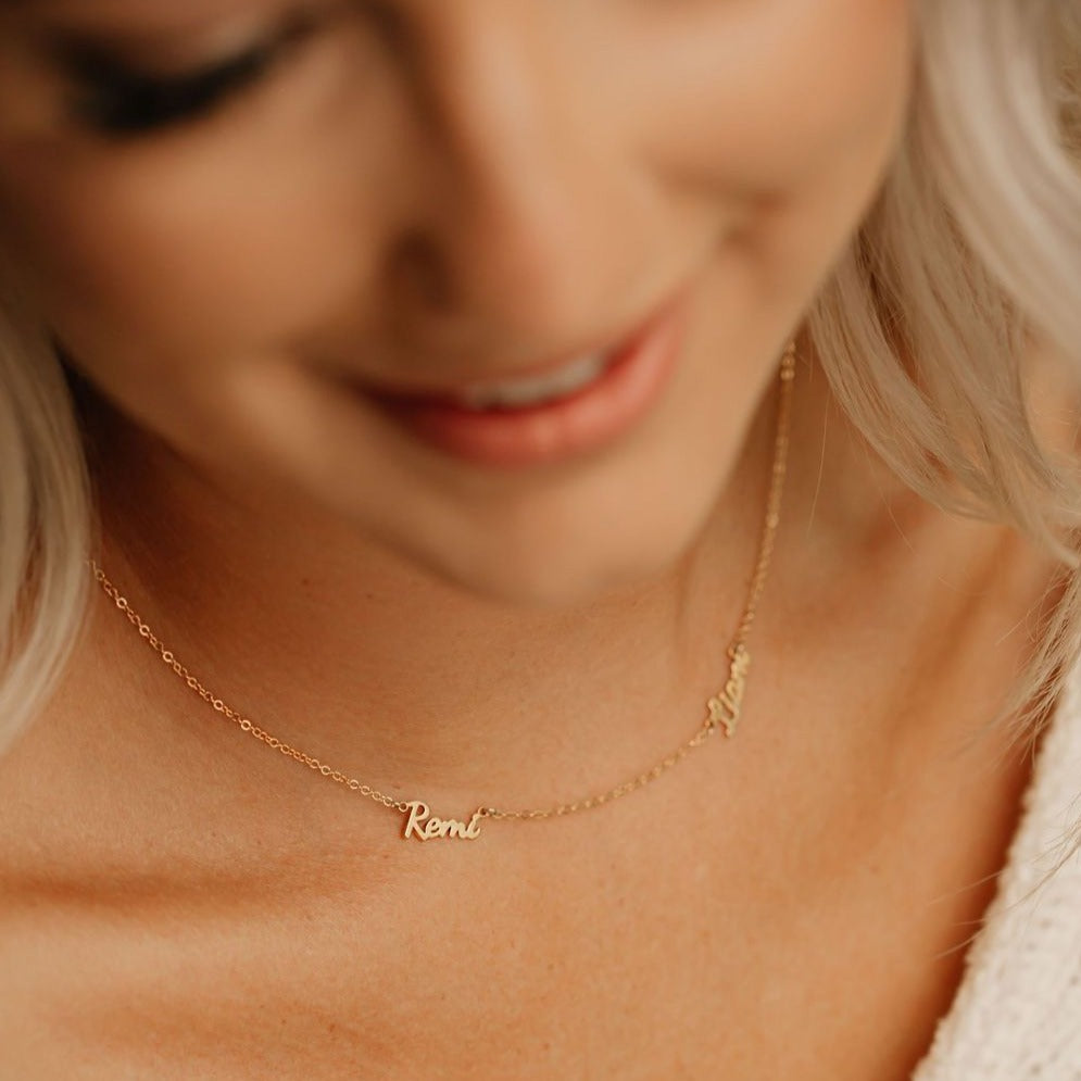 Mom wearing gold necklace with her kids names 